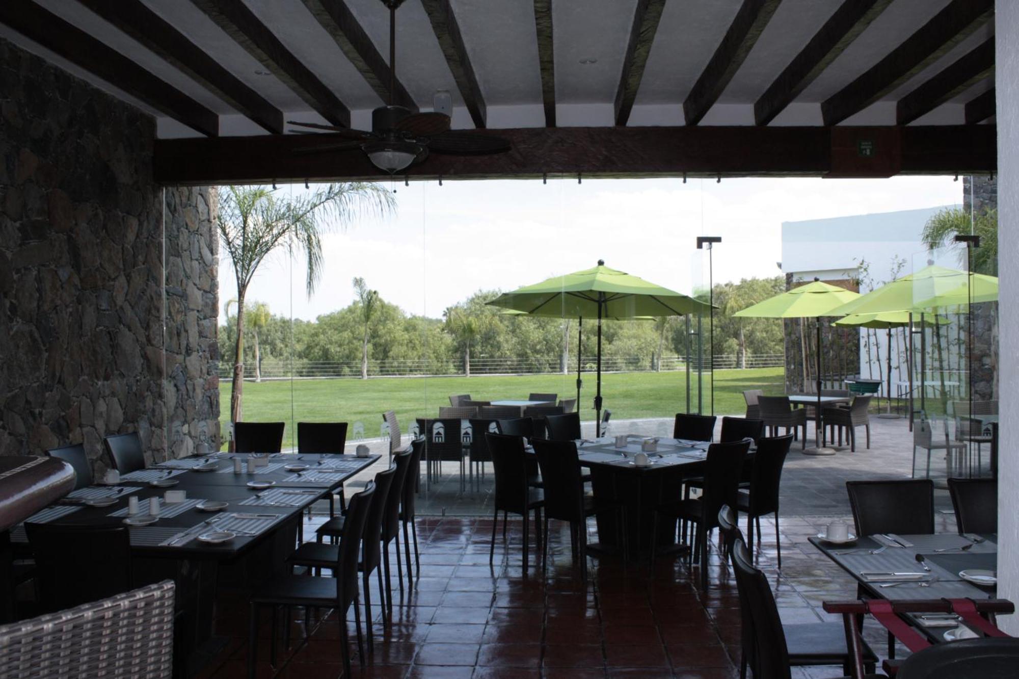 Hotel Villa Mexicana Golf & Equestrian Resort วิลลา เดล ปูเอปลิโต ภายนอก รูปภาพ