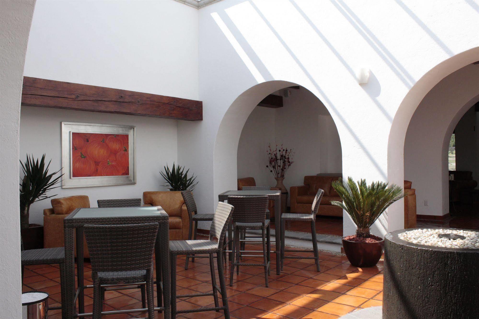 Hotel Villa Mexicana Golf & Equestrian Resort วิลลา เดล ปูเอปลิโต ภายนอก รูปภาพ